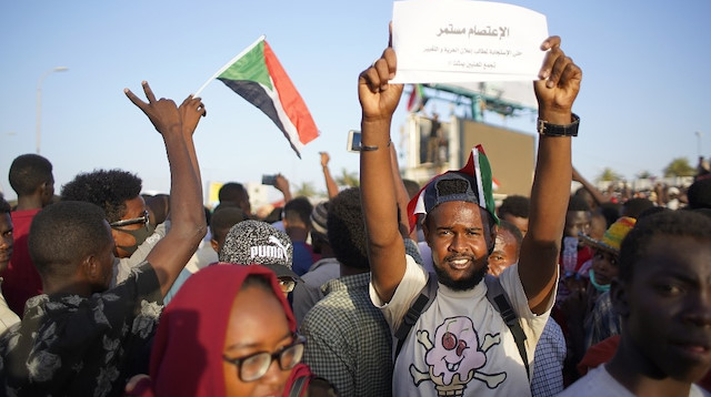 Sudan’da protestocular Askeri Geçiş Konseyi’ne taleplerini iletti.