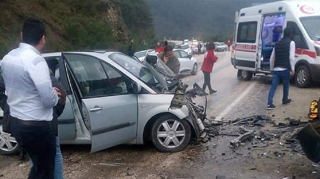 Bursa'daki kazada araçlar ağır hasar aldı