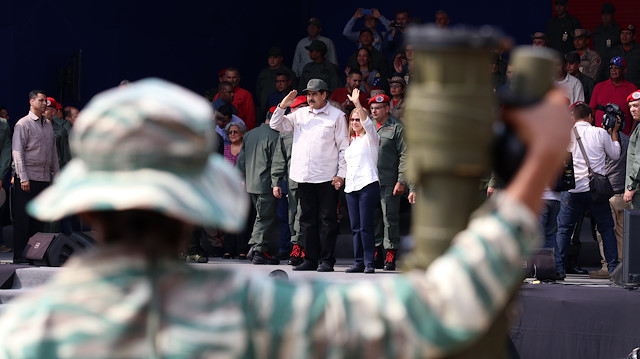 Bolivarcı Milislerin sayısındaki artışa dikkat çeken Maduro, halkın ülkesini her şart altında savunacağını gösterdiğini vurguladı. 