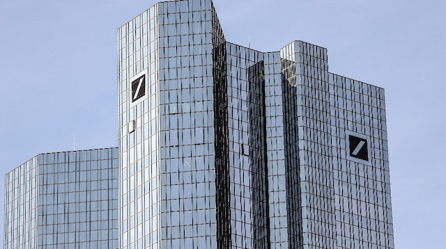 Deutsche Bank çalışanları Commerzbank ile birleşmeye hayır diyor.
