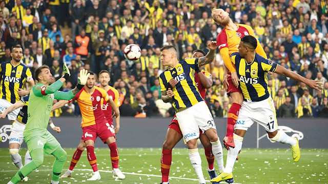 Fenerbahçe ile Galatasaray Kadıköy’de karşı  karşıya geldi.