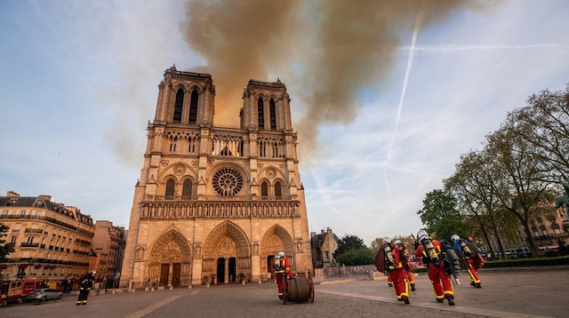 Notre Dame Katedrali'ndeki yangına neden havadan müdahale edilmedi?