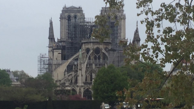 Notre Dame Katedrali yangında büyük zarar gördü  