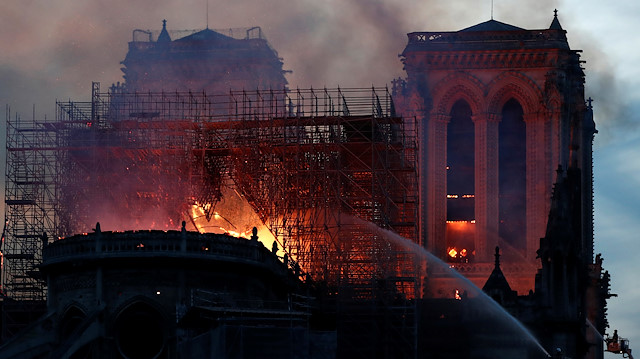 Notre Dame Katedrali için ulusal kampanya: İlk bağış geldi 100 milyon avro