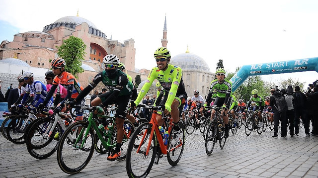 Sultanahmet Meydanı'ndan başlayan TUR 2019'da, 17 takımdan 119 bisikletçi mücadele ediyor.