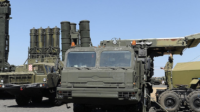 وزير الدفاع التركي يعلن عن موعد تسلّم منظومة صواريخ إس-400 من روسيا