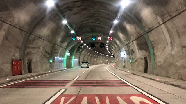 Çamlıca Libadiye Karayolu Tüneli’nin toplam uzunluğu 3 bin 690 metre.