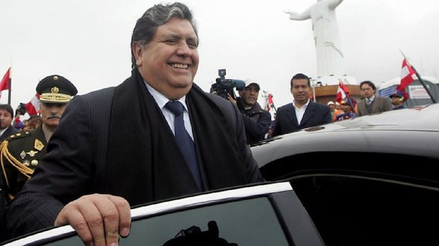رئيس بيرو الأسبق ينتحر أثناء محاولة اعتقاله