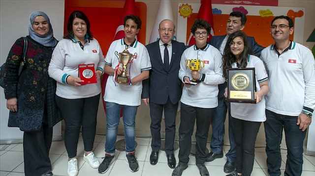 ​

تونس.. السفير التركي يكريم طلابا في مدرسة "المعارف"