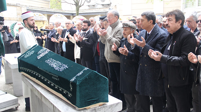 Sanatçı Yaşar Özel'in cenaze törenine ailesi ve sanatçı arkadaşları katıldı.