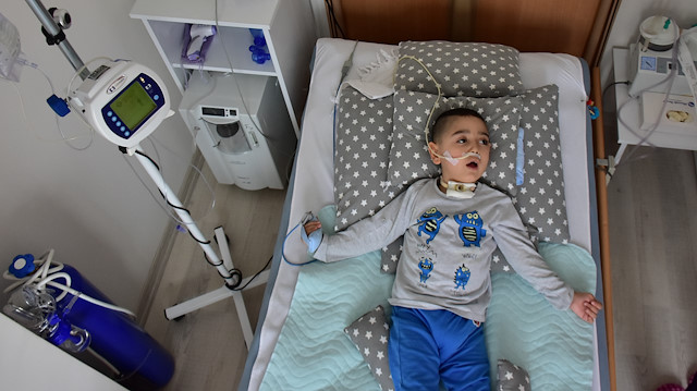 4 yaşındaki Hüseyin Beyaz'ın ameliyat sonrasındaki hali.