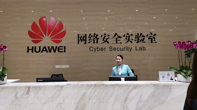 Shenzen'deki Huawei fabrikasının siber güvenlik laboratuvarı bölümünün girişi.