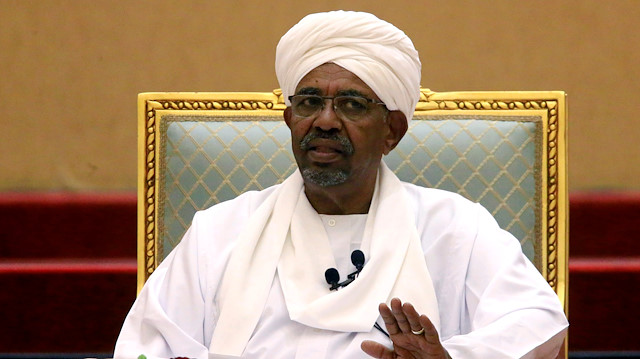 FILE PHOTO: Sudanese President Omar al-Bashir addresses the National Dialogue Committee meeting at the Presidential Palace in Khartoum, Sudan April 5, 2019. REUTERS/Mohamed Nureldin Abdalla/File Photo

