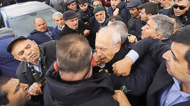 Kemal Kılıçdaroğlu'nun saldırıya uğradığı an.