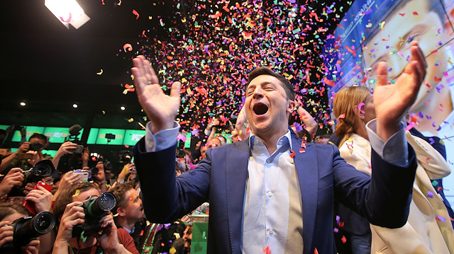 Ukrayna’da seçimin kazananı komedyen Zelenskiy