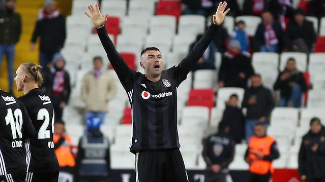 Burak Yılmaz, Sivasspor karşısında takımını galibiyete taşıyan gole imza attı.