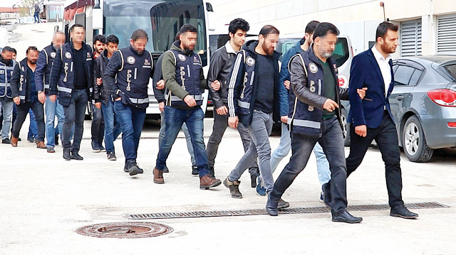 Elazığ ve Ankara’da, FETÖ’ye yönelik düzenlenen operasyonda gözaltına alınan 15 şüpheliden 4’ü tutuklandı.