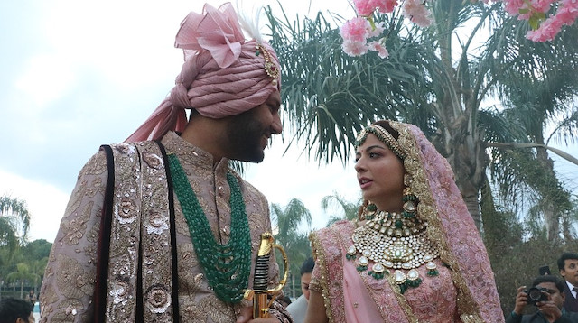 Antalya’da paha biçilemeyen Hint düğünleri için sezon başladı.