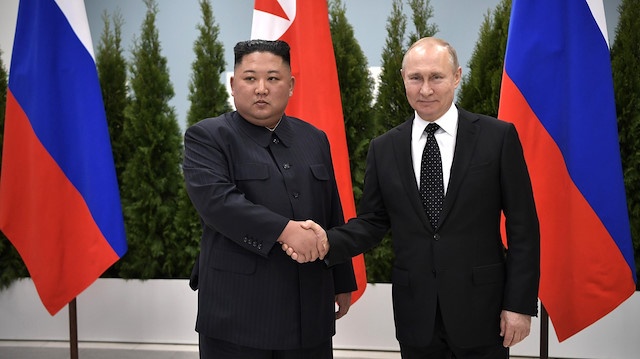  Kuzey Kore lideri Kim ise Putin ile bir araya gelmesinin Kore yarımadasındaki problemin çözümüne katkıda bulunacağı belirtildi. 