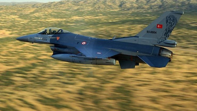 Türk savaş uçağı.