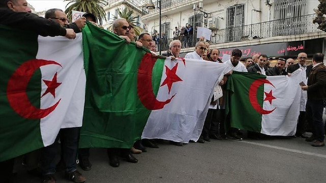 ​

الجزائر.. قوى معارضة تحضر لمؤتمر شامل لراغبي "التغيير"