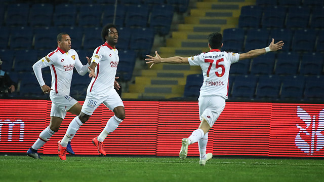 Jerome, Göztepe'yi Başakşehir karşısında 1-0 öne geçiren golü attı.