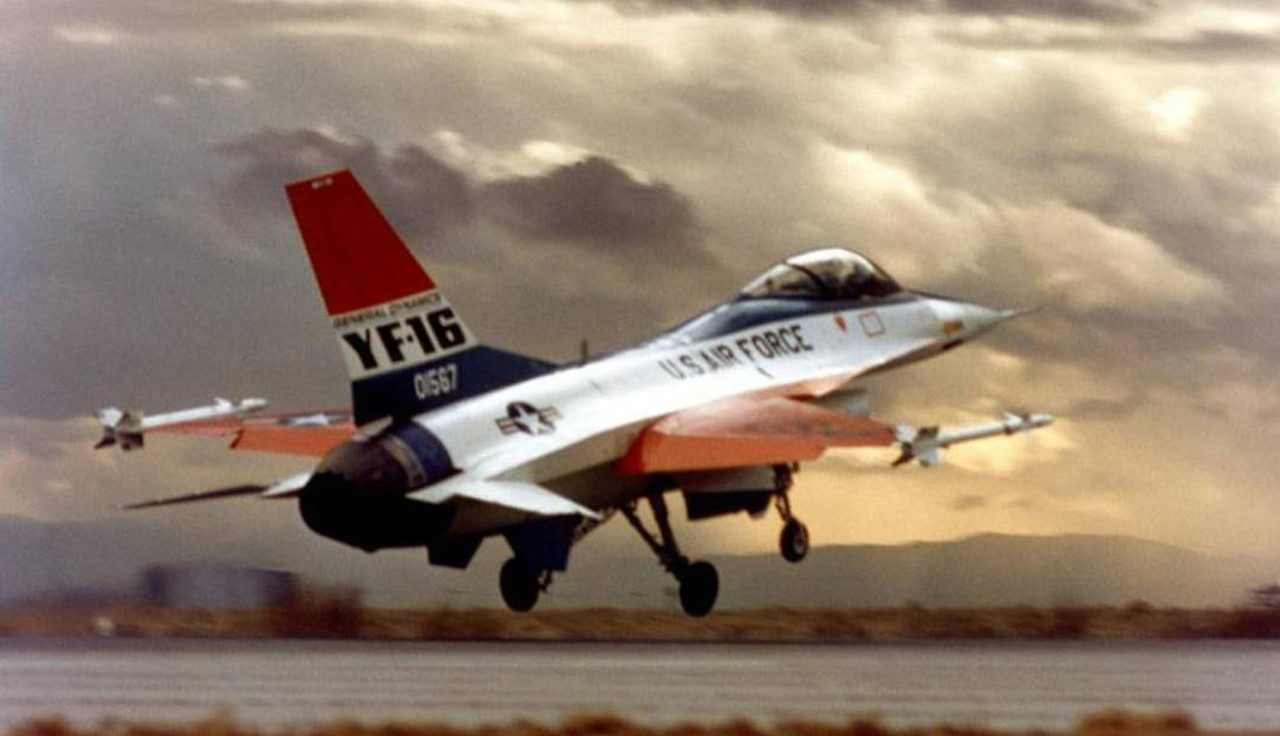 F-16'lar ilk uçuşunu 20 Ocak 1974'te gerçekleştirdi.