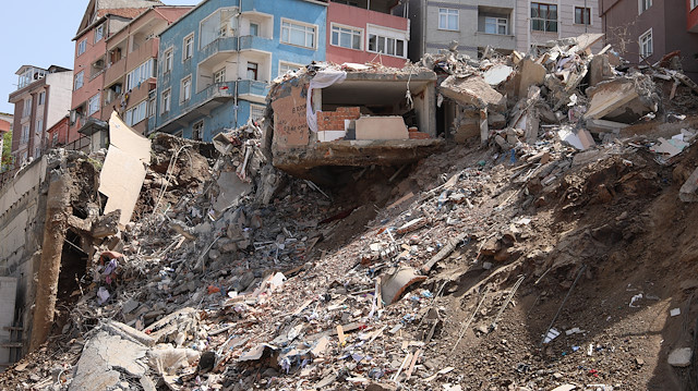 Kağıthane'de istinat duvarının yıkılması sonucu 4 katlı bina çökmüştü.