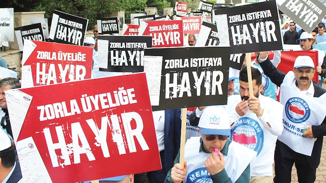 Antalya'da sendikalarından istifaya zorlanan üyeler yaşanan olaya tepki gösterdi.