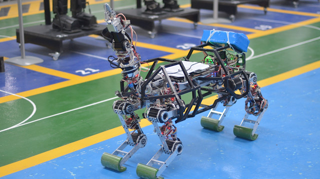 Konya'da 4 ayaklı arazi robotu üretildi