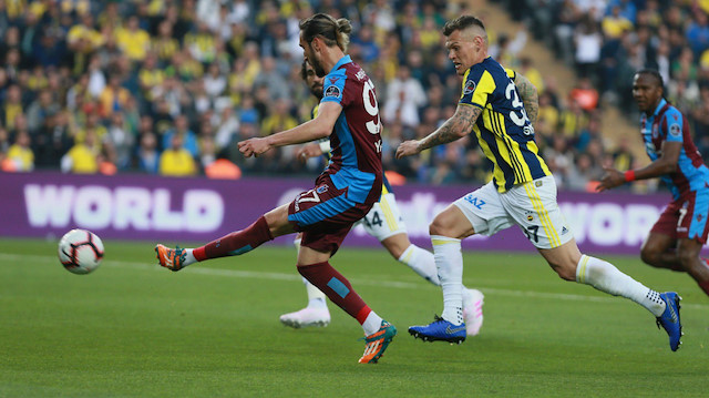 Trabzonspor, Yusuf Yazıcı'nın golüyle Fenerbahçe karşısında 1-0 öne geçti.