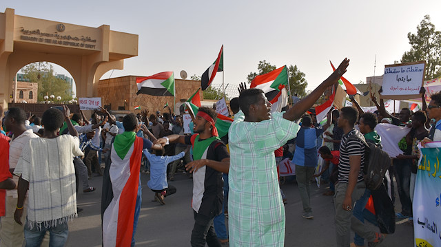 Sudan'da protestolar devam ediyor.
