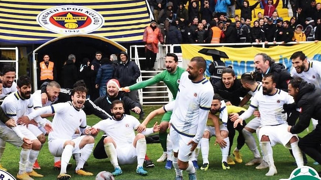 Menemen Belediyespor ligin bitimine 1 hafta kala şampiyon oldu.