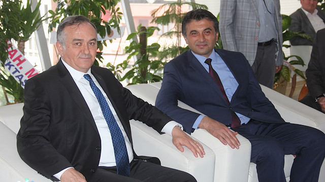 MHP Grup Başkanvekili Erkan Akçay (solda)