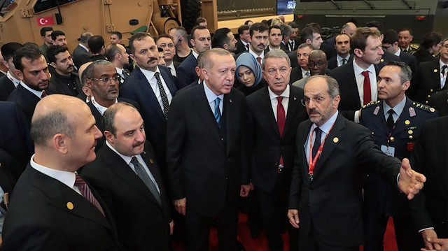 TÜMOSAN standını ziyaret eden Cumhurbaşkanı Erdoğan'ı Albayrak Grubu Yönetim Kurulu Üyesi Nuri Albayrak bilgilendirdi.