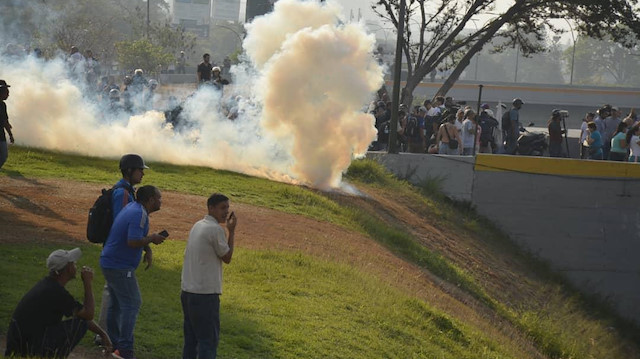 Celaa, Bakanlar Kurulu toplantısının ardından düzenlenen basın toplantısında, Venezuela'daki darbe girişimiyle ilgili soruları da yanıtladı.