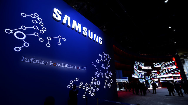Samsung gelirde yaşanan düşüşe hafıza işlemcilerinde yaşan fiyat düşüşünün neden olduğunu belirtti.