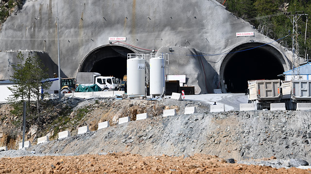Yeni Zigana Tüneli'nde çalışmalar 7 gün 24 saat esasına göre aralıksız devam ediyor.