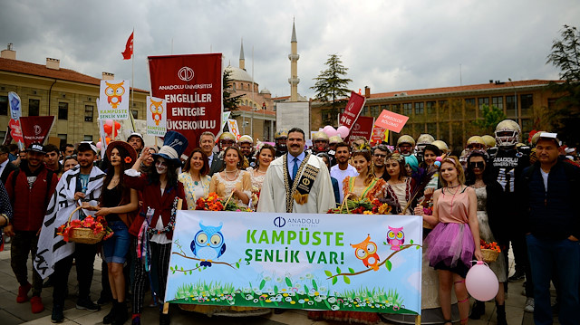 في "أسكي شهير" التركية.. طلاب "الأناضول" يحتفلون بالربيع