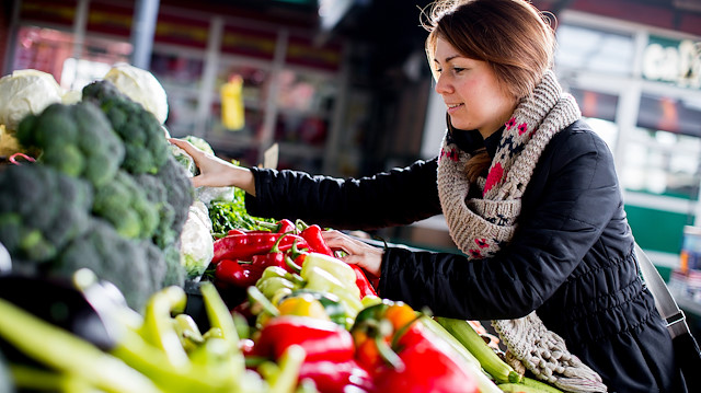 Tüketicilerin özellikle gıda ürünlerindeki fiyat artışlarına karşı duyarlı olması gerekiyor.