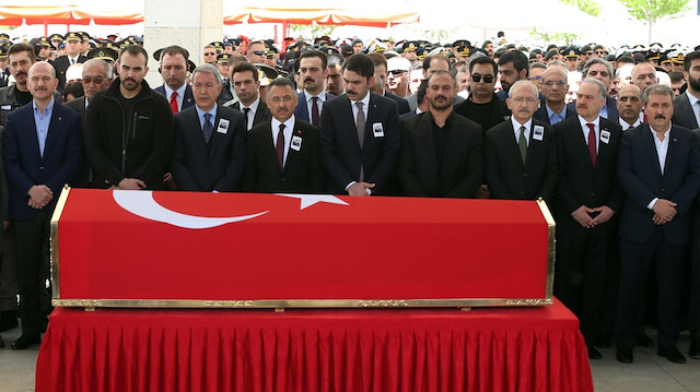 Şehit Deniz Yüzbaşı Celalettin Özdemir'in cenaze töreni Ahmet Hamdi Akseki Camii'nde düzenlendi.