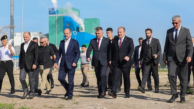 Varaka Kağıt fabrikası ziyaretinde Sanayi ve Teknoloji Bakanı Mustafa Varank'a Albayrak Holding Yönetim Kurulu Üyeleri Mustafa ve Nuri Albayrak eşlik etti.