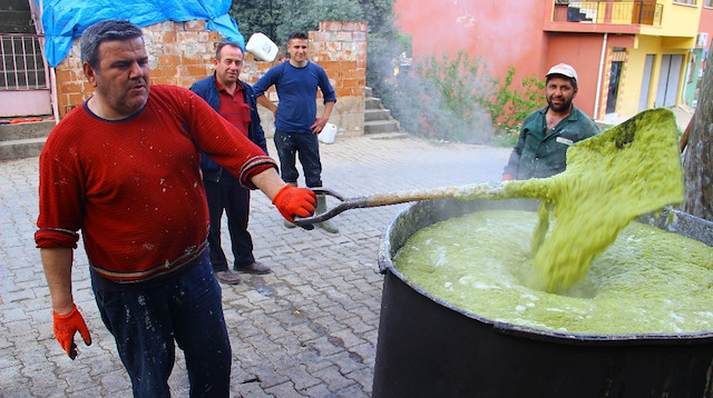 Ali İhsan Bayram yıllık yaklaşık 100 ton sabun üretiyor.