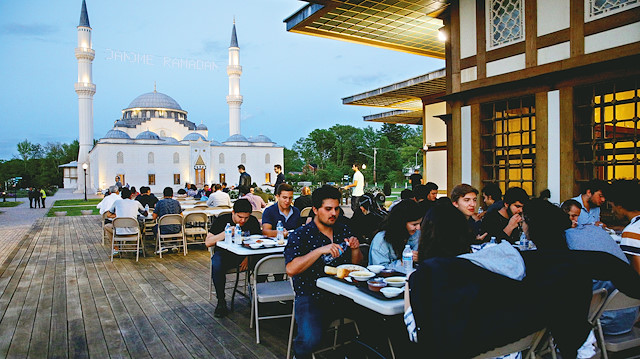 Müslümanların ve Türklerin buluşma adresi Amerika Diyanet Merkezi oldu.