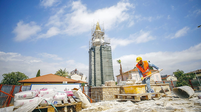 Şehzade Korkut Camisi'nin 'külahı' 123 yıl sonra yerine takıldı.