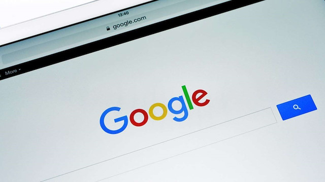 Google Üst Yöneticisi (CEO) Sundar Pichai, yapay zekayı besleyen verilerde bulunan ayrımcı ön yargıları engellemek için harekete geçtiklerini bildirdi.