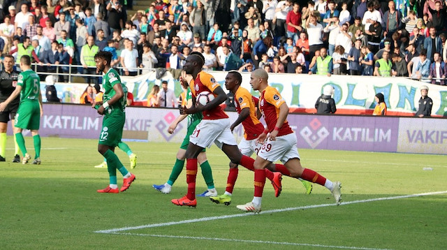 Rizespor-Galatasaray maçının tartışmaları sürüyor