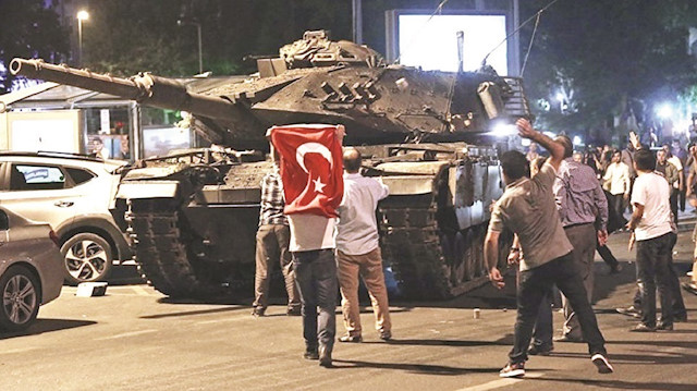 15 Temmuz gecesi tankın önüne çıkan kahraman vatandaşları