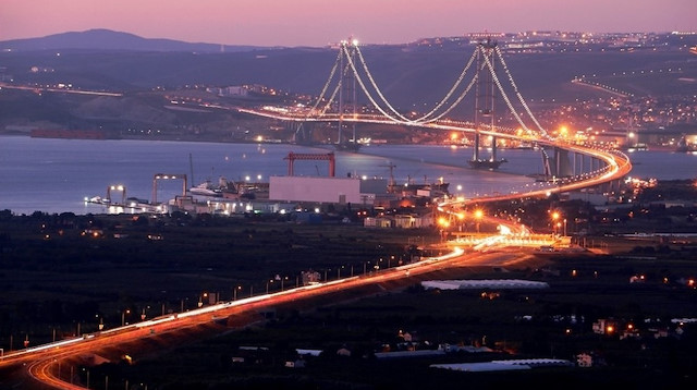 Osmangazi Köprüsü, İzmit Körfezi geçiş süresini 6 dakikaya indirdi.