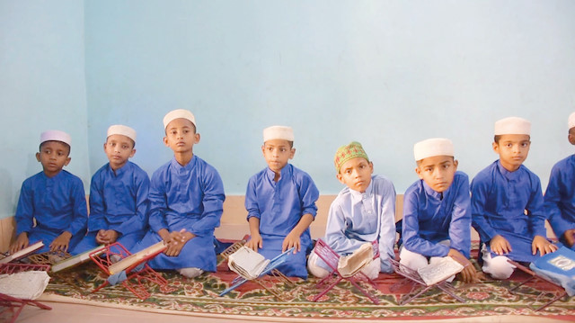 Çocuklar, Daru’l İman Yetimhanesi’nde hafızlık eğitimi alıyor.